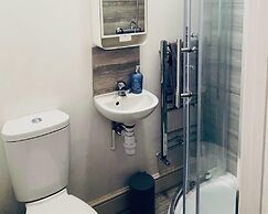 Spacious Four Bedroom Home, 3 Bathrooms - Coventry