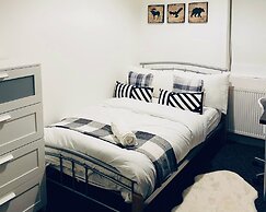 Spacious Four Bedroom Home, 3 Bathrooms - Coventry