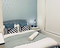 Spacious Four Bedroom Home, 3 Bathrooms - Coventry