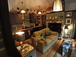 Eclectic Artists Cottage in Bohemian Hebden Bridge
