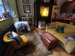 Eclectic Artists Cottage in Bohemian Hebden Bridge