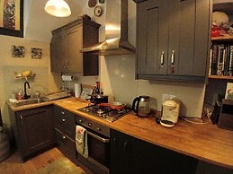 Eclectic Artists Cottage in Bohemian Hebden Bridge