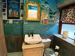 Eclectic Artists Cottage in Bohemian Hebden Bridge