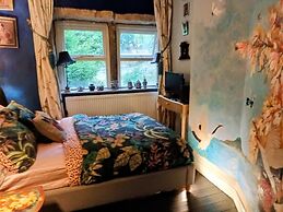 Eclectic Artists Cottage in Bohemian Hebden Bridge