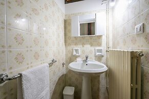 Gufo - Orange 100 mt Near Lake