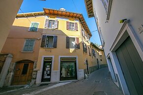 Gufo - Orange 100 mt Near Lake