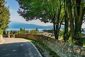 Gufo - Orange 100 mt Near Lake