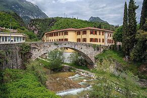 Gufo- Flowers -100 mt Near Lake