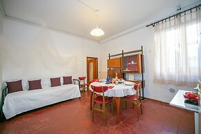 Gufo- Flowers -100 mt Near Lake