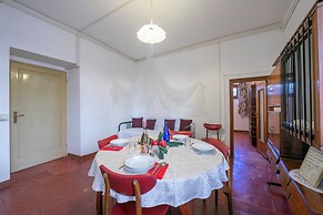 Gufo- Flowers -100 mt Near Lake