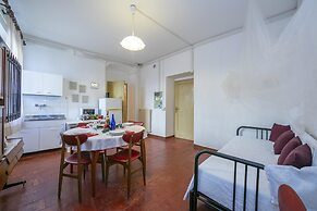 Gufo- Flowers -100 mt Near Lake