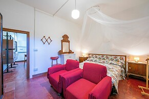 Gufo- Flowers -100 mt Near Lake