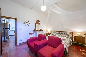 Gufo- Flowers -100 mt Near Lake