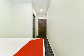 OYO 90445 Th Hotel