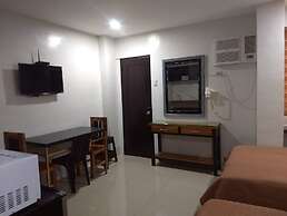 OYO 848 Dona Aurora Condotel