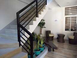 OYO 848 Dona Aurora Condotel