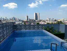 OYO 848 Dona Aurora Condotel