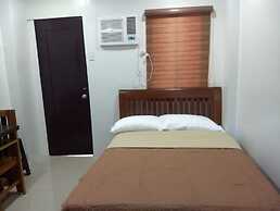 OYO 848 Dona Aurora Condotel