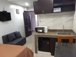 OYO 848 Dona Aurora Condotel