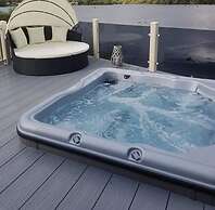 Lakeside Hot tub Holiday Tattershall Lakes