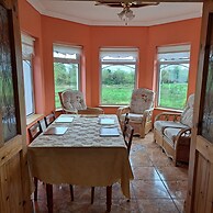 Spacious 6-bed House 10 Minutes From Knock Airport