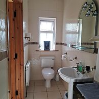 Spacious 6-bed House 10 Minutes From Knock Airport