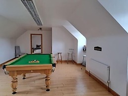 Spacious 6-bed House 10 Minutes From Knock Airport