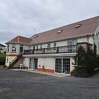 Spacious 6-bed House 10 Minutes From Knock Airport