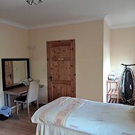 Spacious 6-bed House 10 Minutes From Knock Airport