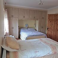 Spacious 6-bed House 10 Minutes From Knock Airport