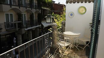 Bs-i633-viem71a1 - Arcimboldo House 2 2