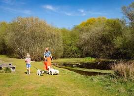 Spacious 2 bed Holiday Home Entertainment on Site