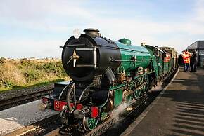 Spacious 2 bed Holiday Home Entertainment on Site