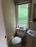 Spacious 2 bed Holiday Home Entertainment on Site