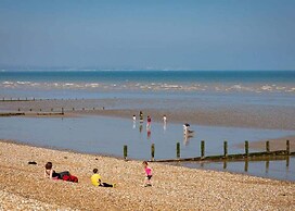 Spacious 2 bed Holiday Home Entertainment on Site