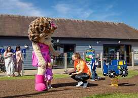 Spacious 2 bed Holiday Home Entertainment on Site