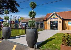 Spacious 2 bed Holiday Home Entertainment on Site