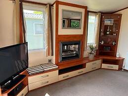 Spacious 2 bed Holiday Home Entertainment on Site