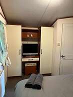 Spacious 2 bed Holiday Home Entertainment on Site