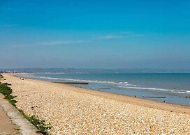 Spacious 2 bed Holiday Home Entertainment on Site