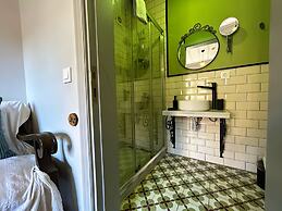 Tilas House No8 - Hostel