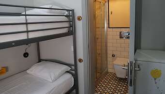 Tilas House No8 - Hostel