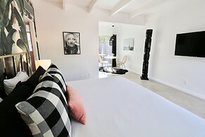 The Marley by AvantStay – Mid-Century Modern Retreat with Pool & Mount