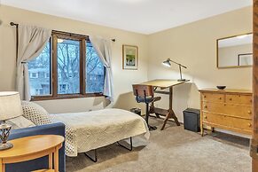 Amazing Hideaway - Short Walk To Hoyt Park! 3 Bedroom Townhouse by Red