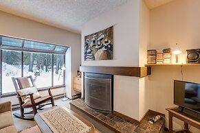33sw - Wifi - Fireplace - Amenities - Sleeps 4 1 Bedroom Home by RedAw