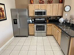 3 Br 2 Miles To Disney, Pool, Free Wifi And More 3 Bedroom Townhouse b