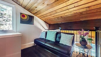 Snowcreek I 28, Light and Bright Corner Condo with Mountain Views and 