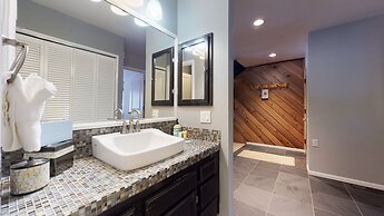 Snowcreek I 28, Light and Bright Corner Condo with Mountain Views and 