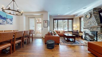 Woodwinds 1271 Spacious Mountain Modern Home with Private Hot Tub, Fir