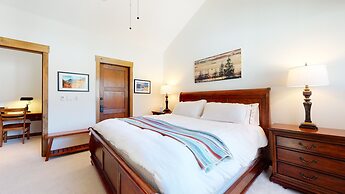 Woodwinds 1271 Spacious Mountain Modern Home with Private Hot Tub, Fir